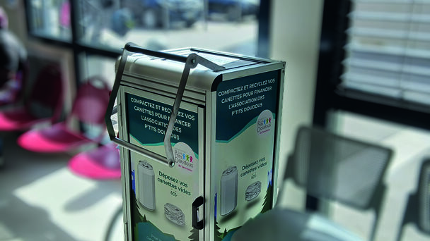 Des compacteurs de canettes pour soutenir les actions locales des P'tits doudous